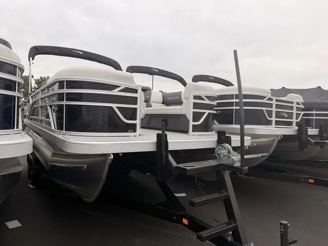 The Image of Bennington S-One Swingback 22 S1SB Pontoon 2027 - 1