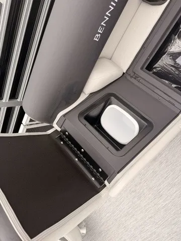 Slide: The Image of Bennington S-One Swingback 22 S1SB Pontoon 2027 - 11