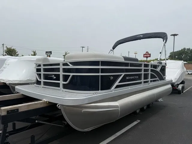 The Image of Bennington S-One Quad Bench 20 S1SR Pontoon 2027 - 1