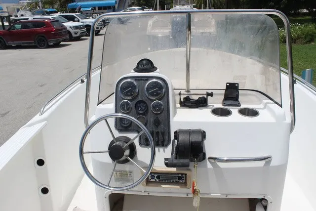 Slide: The Image of Wellcraft 180 Fisherman 2000 - 13