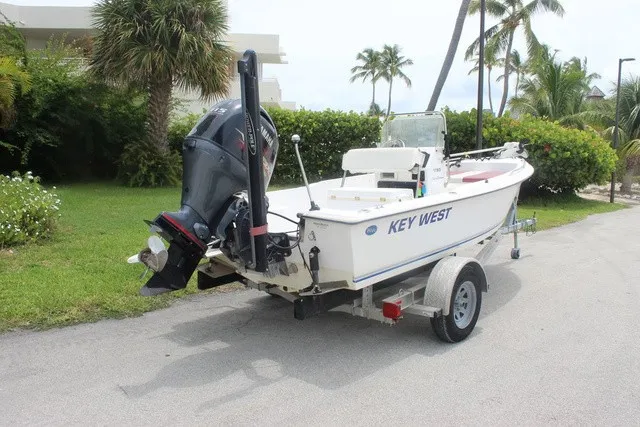 Slide: The Image of Key West 1720 Center Console 1999 - 5