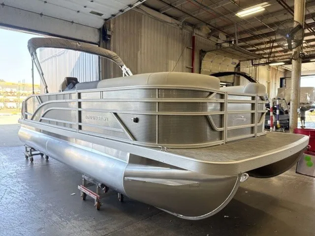 The Image of Bennington S-One Swingback 22 S1SB Pontoon 2027 - 1