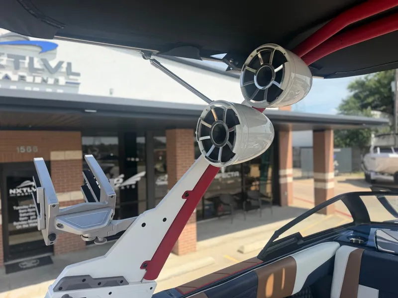 Slide: The Image of Malibu Wakesetter 25 LSV 2022 - 20