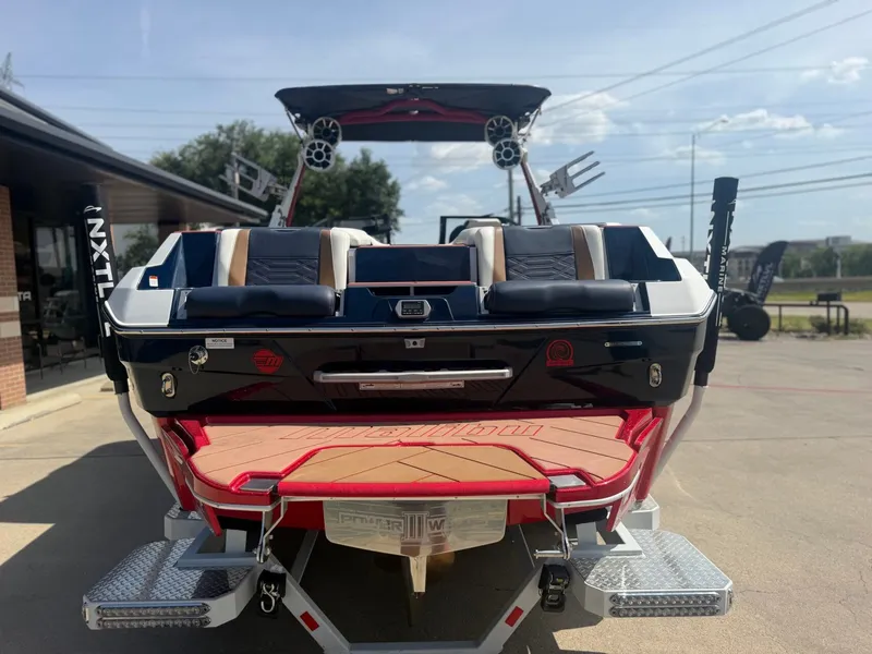 Slide: The Image of Malibu Wakesetter 25 LSV 2022 - 4