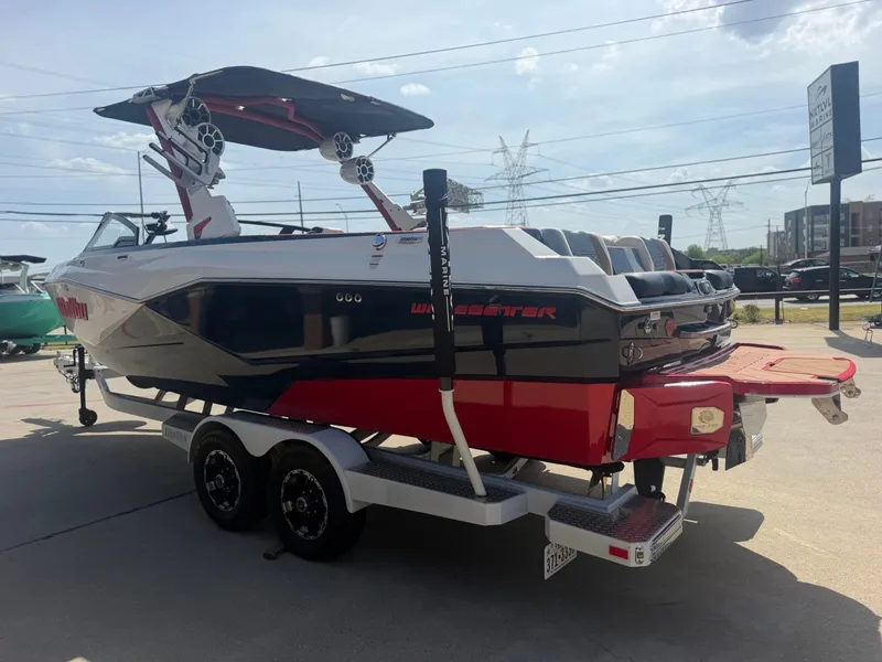 Slide: The Image of Malibu Wakesetter 25 LSV 2022 - 6