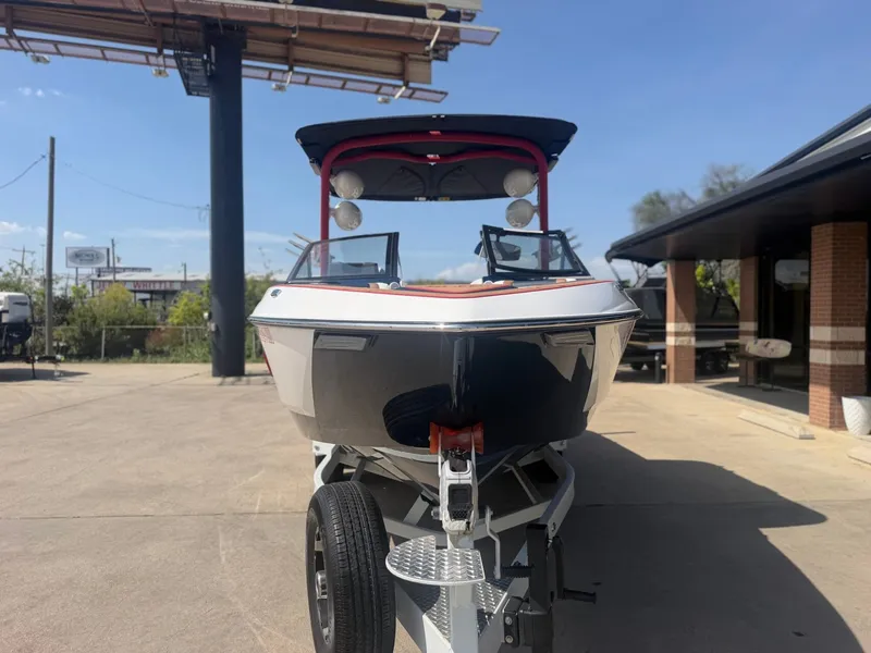 Slide: The Image of Malibu Wakesetter 25 LSV 2022 - 9