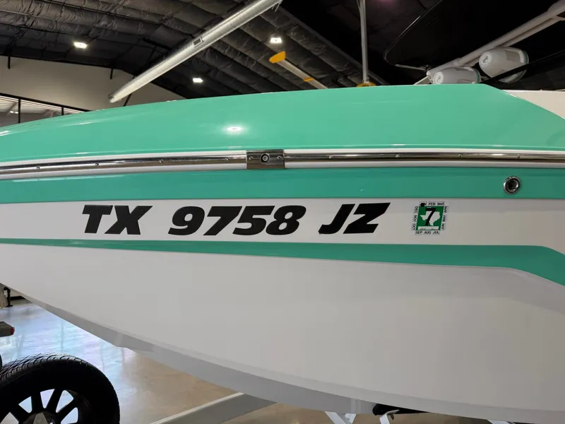 Slide: The Image of Tigé 23ZX 2021 - 32