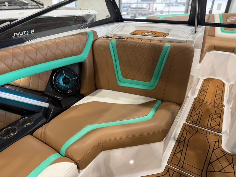 Slide: The Image of Tigé 23ZX 2021 - 18