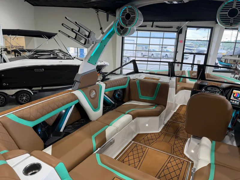 Slide: The Image of Tigé 23ZX 2021 - 14