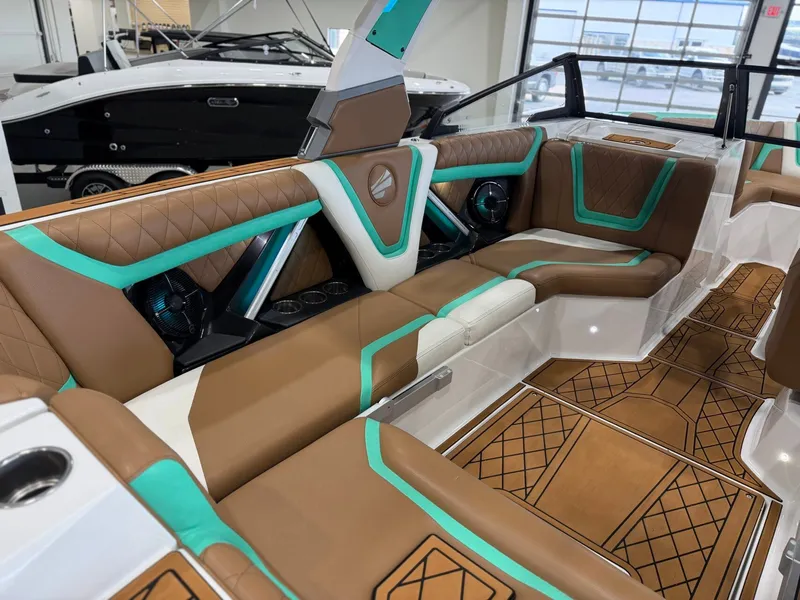 Slide: The Image of Tigé 23ZX 2021 - 15