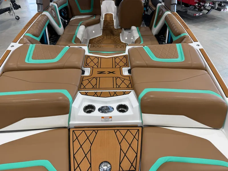 Slide: The Image of Tigé 23ZX 2021 - 10
