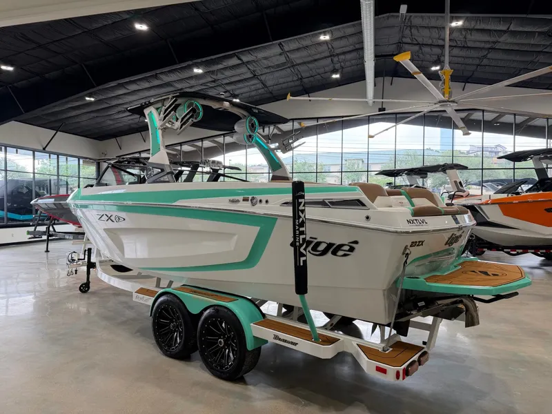 Slide: The Image of Tigé 23ZX 2021 - 6