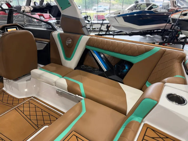 Slide: The Image of Tigé 23ZX 2021 - 16