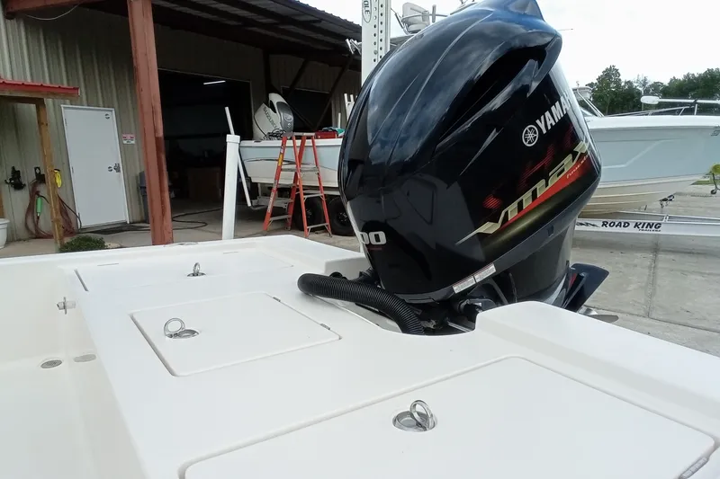 Slide: The Image of 2006 Pathfinder 2200 Tournament Edition with Yamaha VMAX outboard motor in a boatyard. - 10