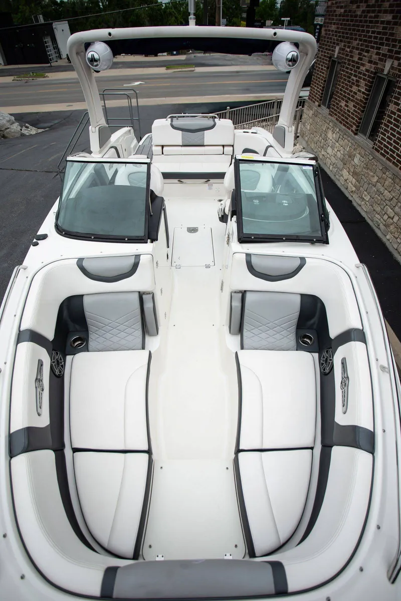 Slide: The Image of Chaparral 26 Surf 2021 - 16