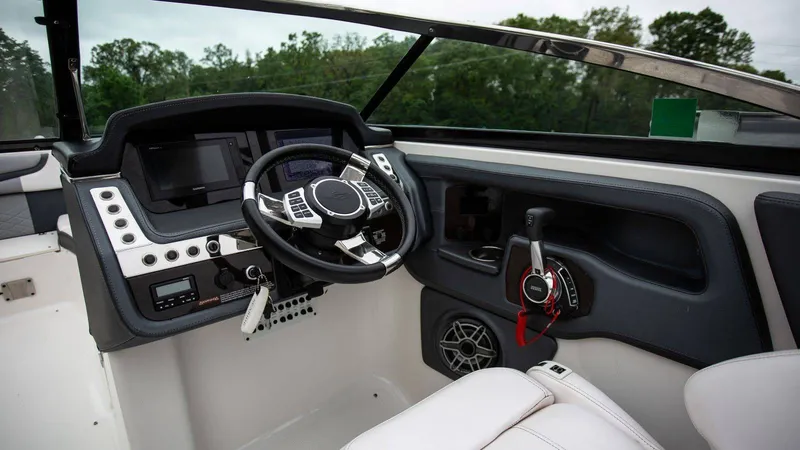 Slide: The Image of Chaparral 26 Surf 2021 - 9