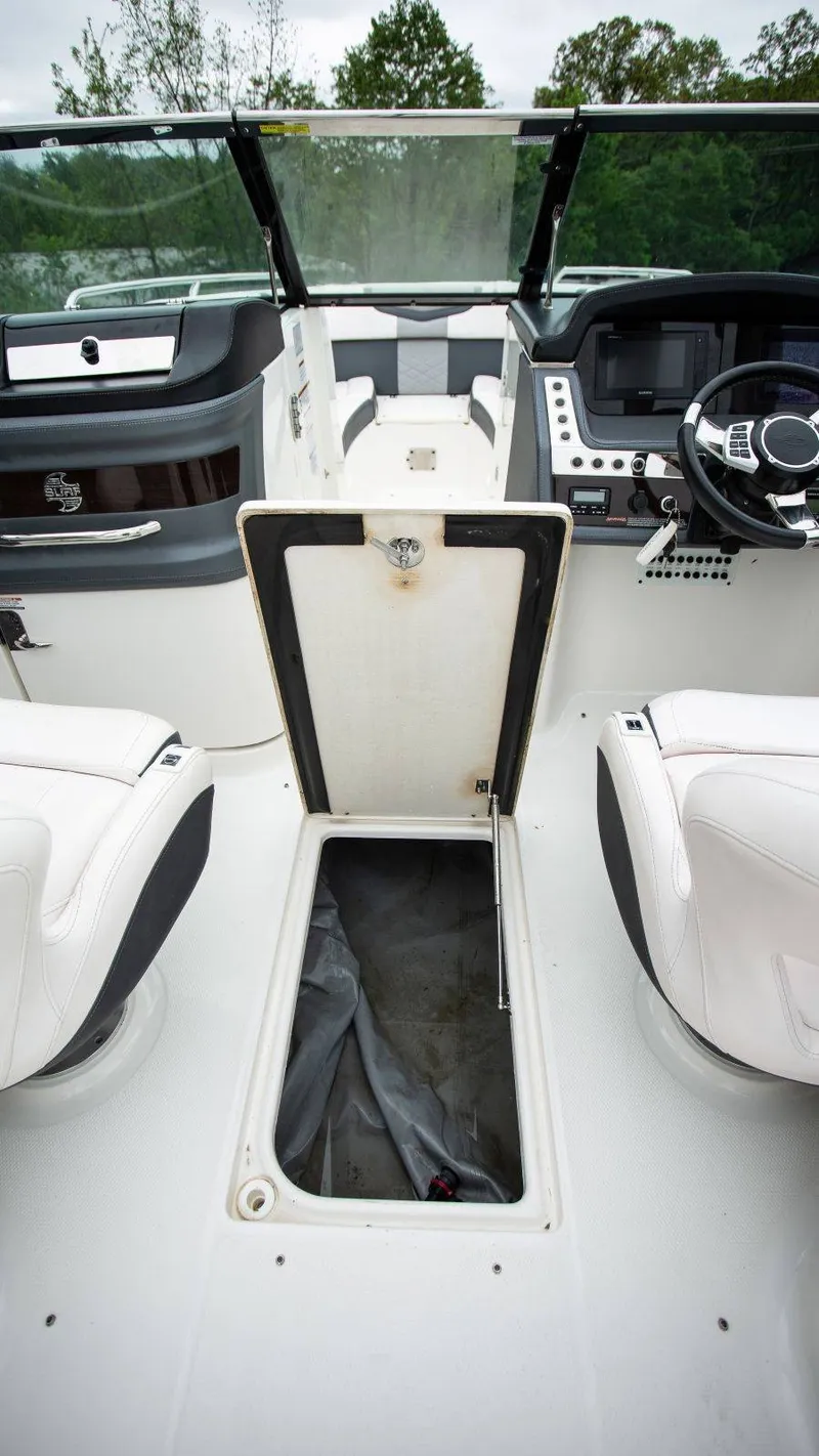 Slide: The Image of Chaparral 26 Surf 2021 - 25