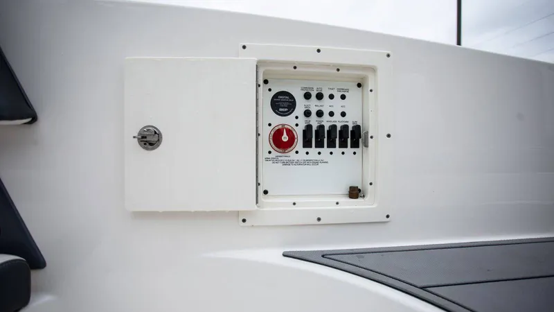 Slide: The Image of Chaparral 26 Surf 2021 - 18