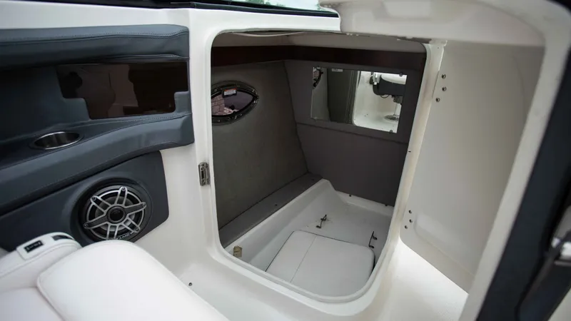 Slide: The Image of Chaparral 26 Surf 2021 - 13