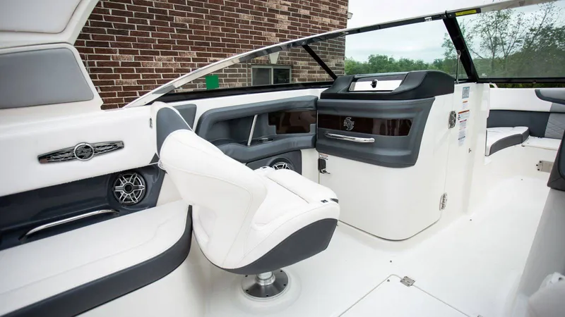 Slide: The Image of Chaparral 26 Surf 2021 - 26