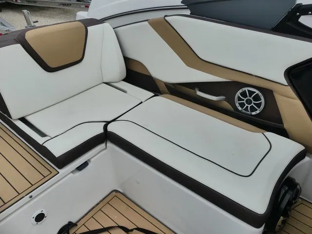 Slide: The Image of Yamaha 252S 2021 - 8