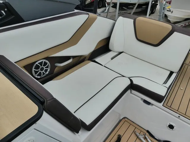 Slide: The Image of Yamaha 252S 2021 - 9