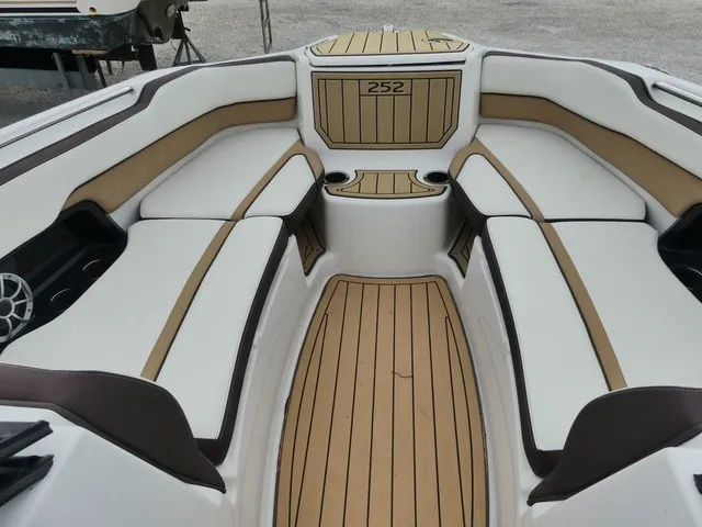Slide: The Image of Yamaha 252S 2021 - 16