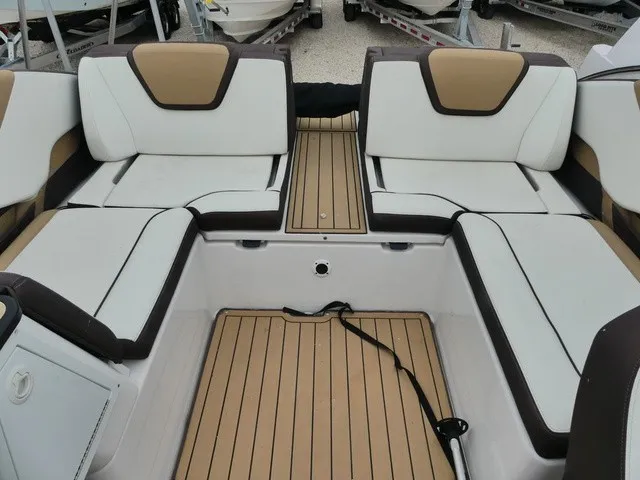 Slide: The Image of Yamaha 252S 2021 - 10