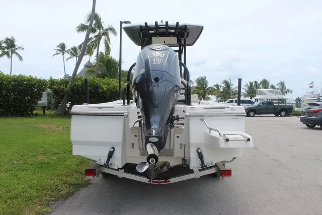 Slide: The Image of Robalo 246 Cayman 2022 - 30