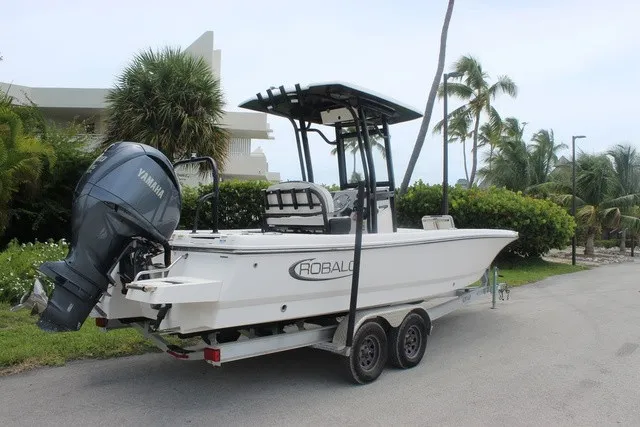 Slide: The Image of Robalo 246 Cayman 2022 - 29