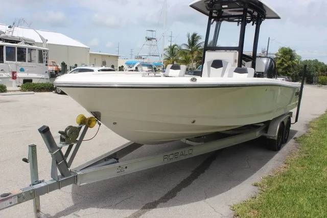 Slide: The Image of Robalo 246 Cayman 2022 - 27
