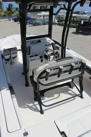 Slide: The Image of Robalo 246 Cayman 2022 - 14