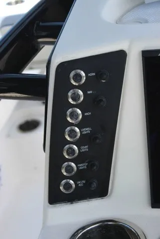 Slide: The Image of Robalo 246 Cayman 2022 - 24
