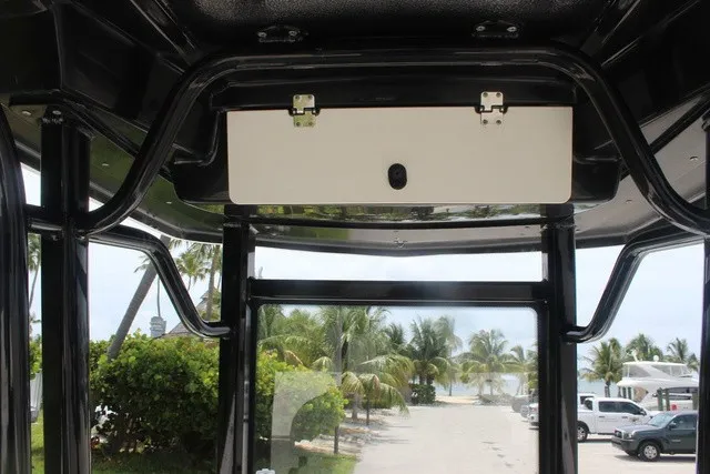 Slide: The Image of Robalo 246 Cayman 2022 - 39