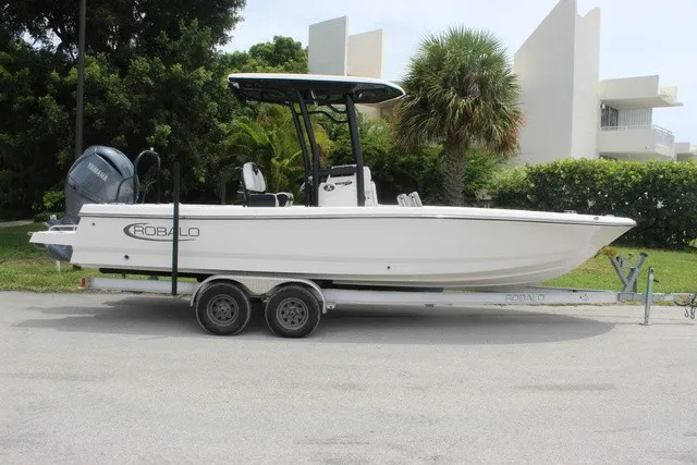 Slide: The Image of Robalo 246 Cayman 2022 - 28