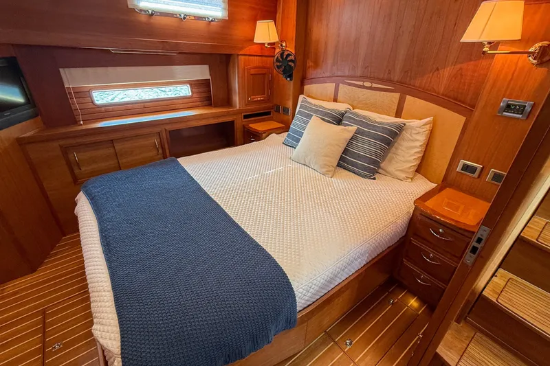 Slide: The Image of Luxurious cabin interior of 2007 Sabre 52 Salon Express yacht with cozy bedding. - 31