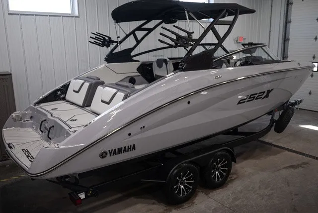 Slide: The Image of Yamaha 252XE 2026 - 3