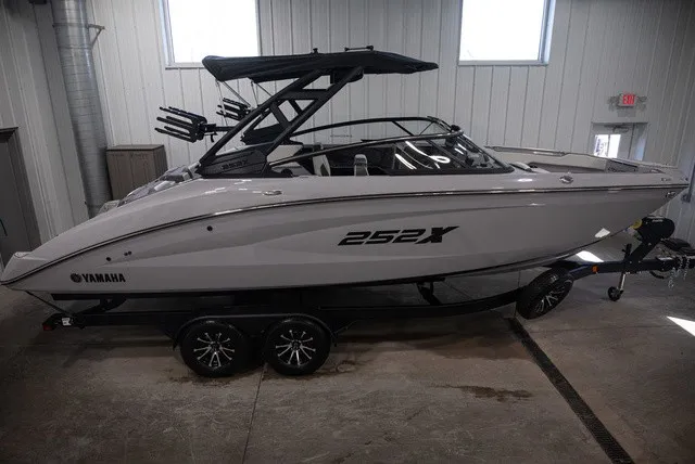 The Image of Yamaha 252XE 2026 - 1