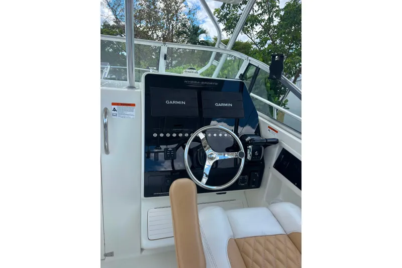 Slide: The Image of Helm of 2004 Hydra-Sports Vector 2800 WA with Garmin navigation system. - 16