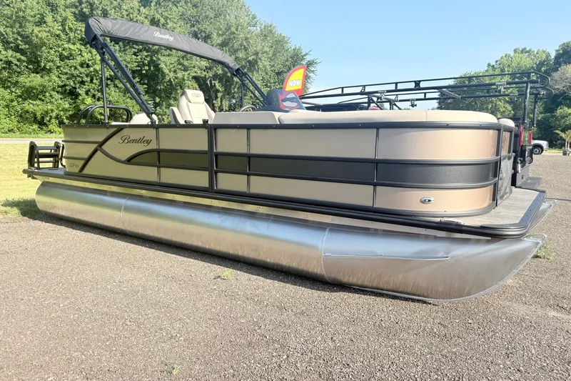 The Image of 2026 Bentley Pontoons Fish 220 Fish-N-Cruise on display outdoors. - 0