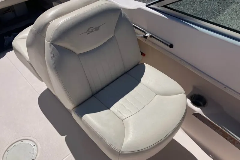 Slide: The Image of White leather seat on a 1998 Grady-White Tournament 192 boat. - 14