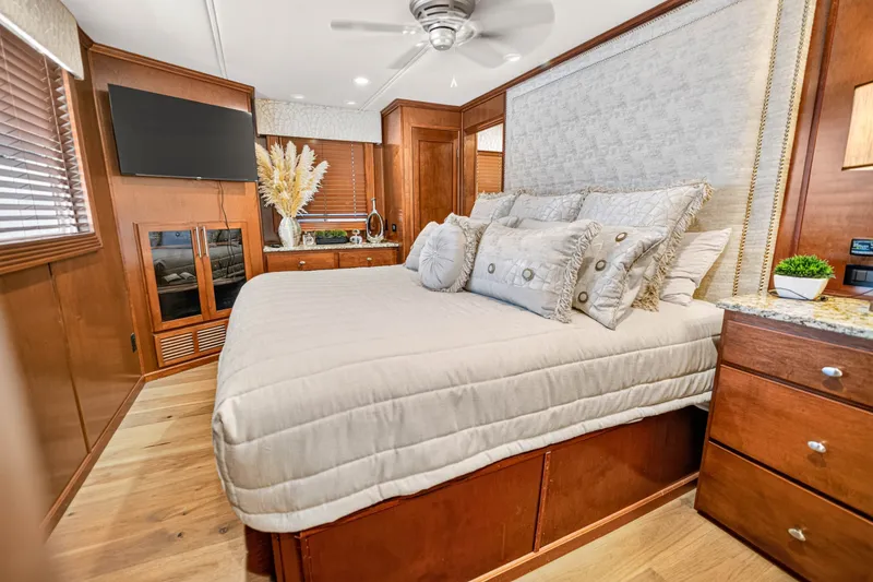 Slide: The Image of Luxurious bedroom interior on 2011 STARDUST 18 x 85 houseboat with elegant decor and modern amenities. - 20