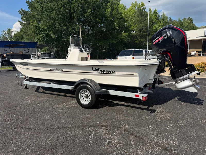 Slide: The Image of Mako Pro Skiff 19CC 2022 - 2