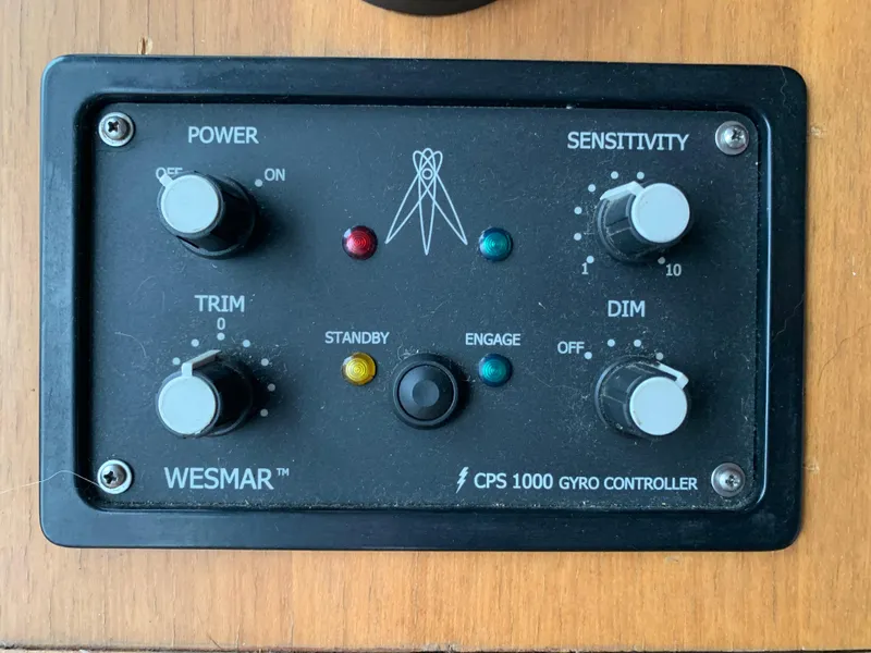 Slide: The Image of WESMAR CPS 1000 Gyro Controller on 1991 TransWorld Cockpit Motoryacht dashboard. - 20