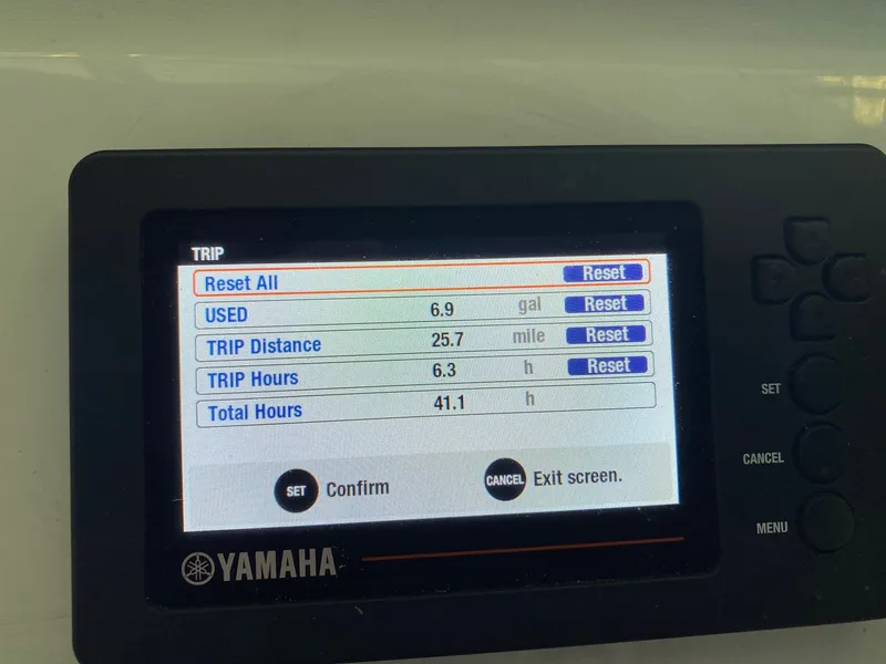 Slide: The Image of Yamaha display shows fuel usage, distance traveled, and operating hours. - 6