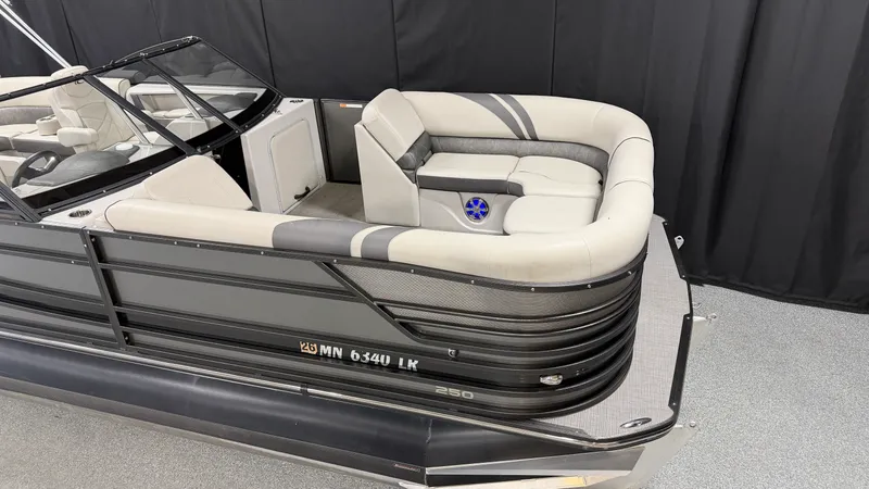 Slide: The Image of Crest CONTINENTAL 2018 - 6