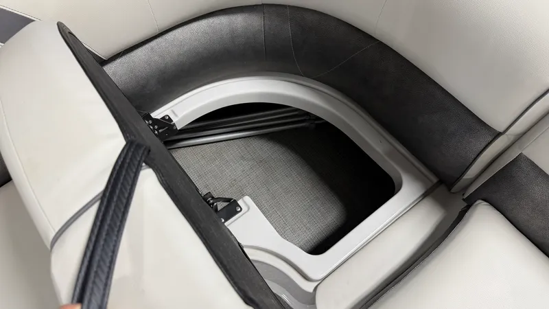 Slide: The Image of Crest CONTINENTAL 2018 - 24
