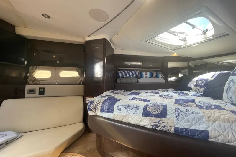 Slide: The Image of Interior of 2018 Sea Ray Sundancer 350 Coupe with cozy bed and skylight. - 15