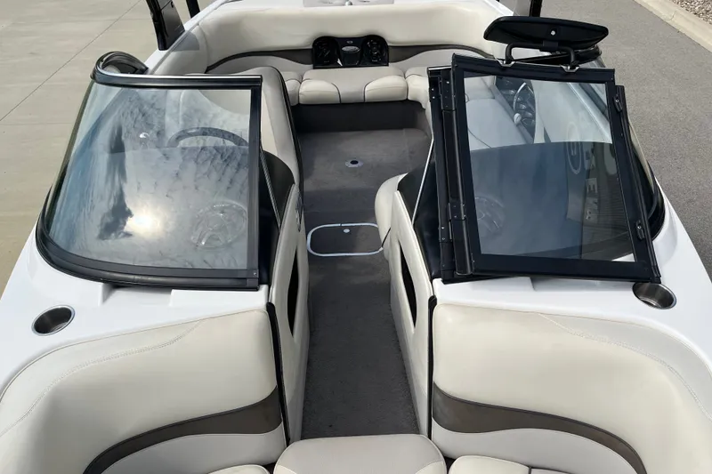 Slide: The Image of 2008 Malibu Wakesetter VLX boat interior with open windshield and seating area. - 14