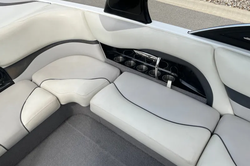 Slide: The Image of 2008 Malibu Wakesetter VLX interior with white seating and cup holders. - 15